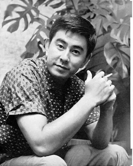 他陪伴妻子40年,终在83岁逝世当天娶了另一个她_宇津井健