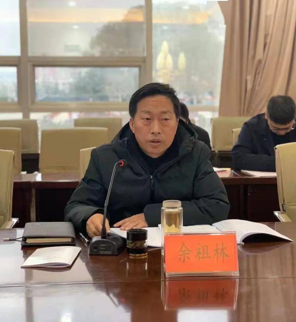 会议伊始,余祖林书记系统概述了十九届六中全会公报全文内容,并详细