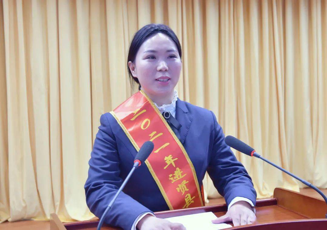 徐丽,进贤县第二初级中学班主任教师,从教23年,曾获得南昌市青年骨干