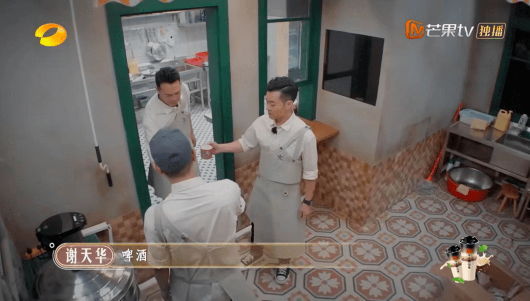 湾区|《大湾仔的夜》开播遭全网吐槽！三菜一汤卖1600元？吓死广州人！