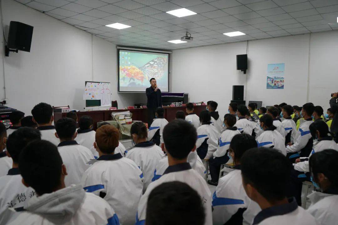 贵州省委到华优中学开展"平安贵州·青春美育益起来"主题活动_榕江县