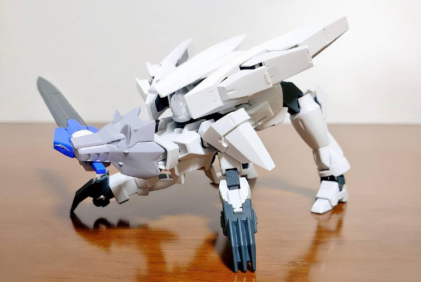 age高达真白狼模型可变狼形态