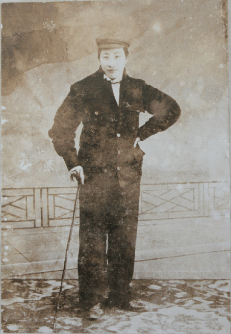 秋瑾留学时期男装照秋瑾在浔溪女校任教时利用各种机会宣传妇女解放