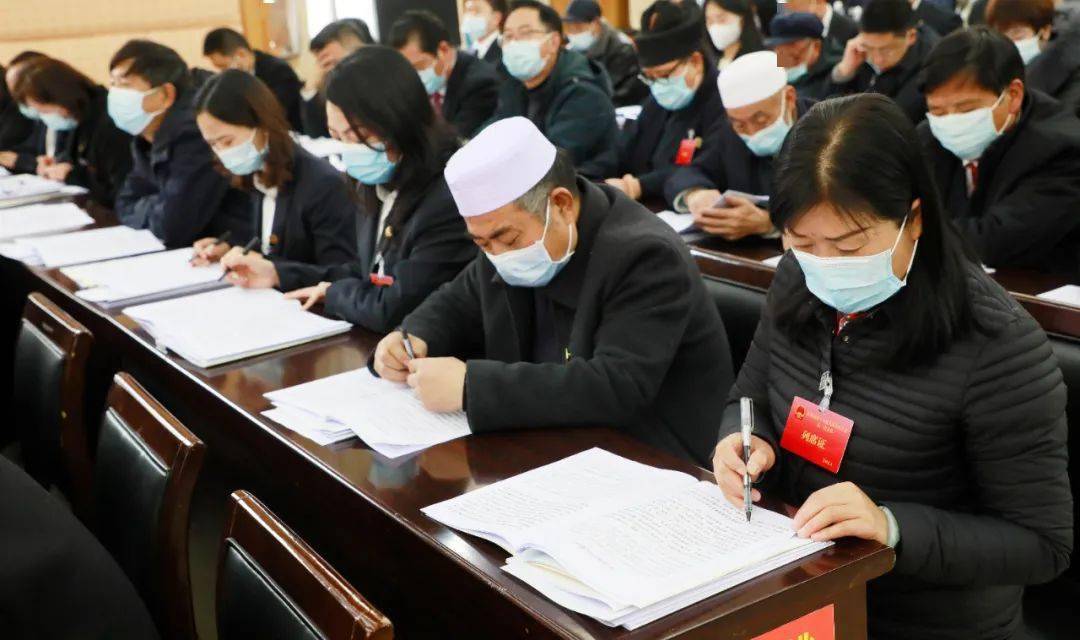 聚焦两会西和县第十八届人民代表大会第一次会议开幕