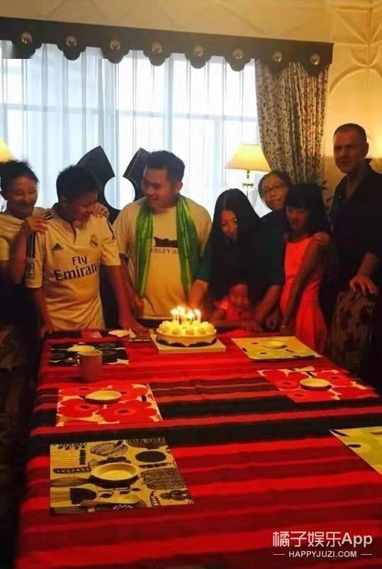 八卦爆料|还记得金星领养的三个孩子吗？他们已经长这么大了！