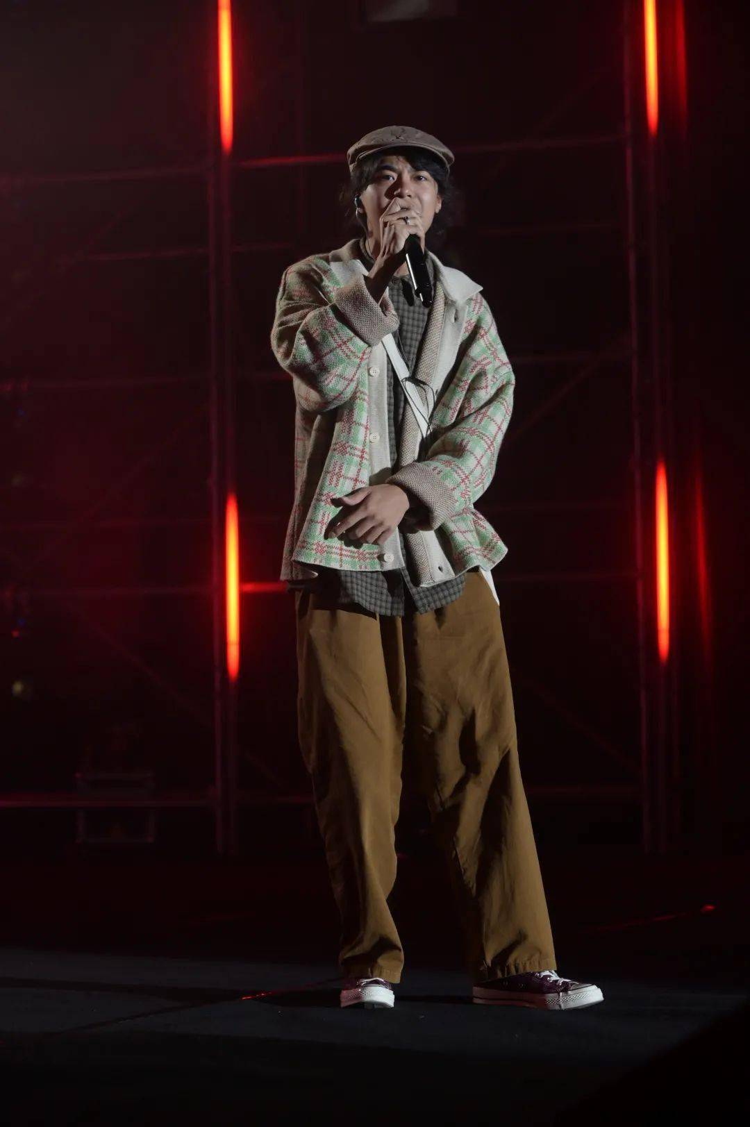 《再见杰克》的曲调里有一盏不灭的青春周哲瑜用慵懒的嗓音向过去告别