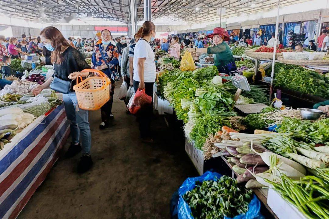 来自马蜂窝用户@绿海天涯勐海县勐混镇的「勐混农贸市场」,是一个神奇