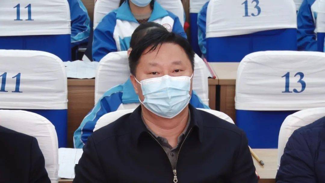 开封市人大常委会委员,市工商联书画院院长贾志刚先生为学校师生带来