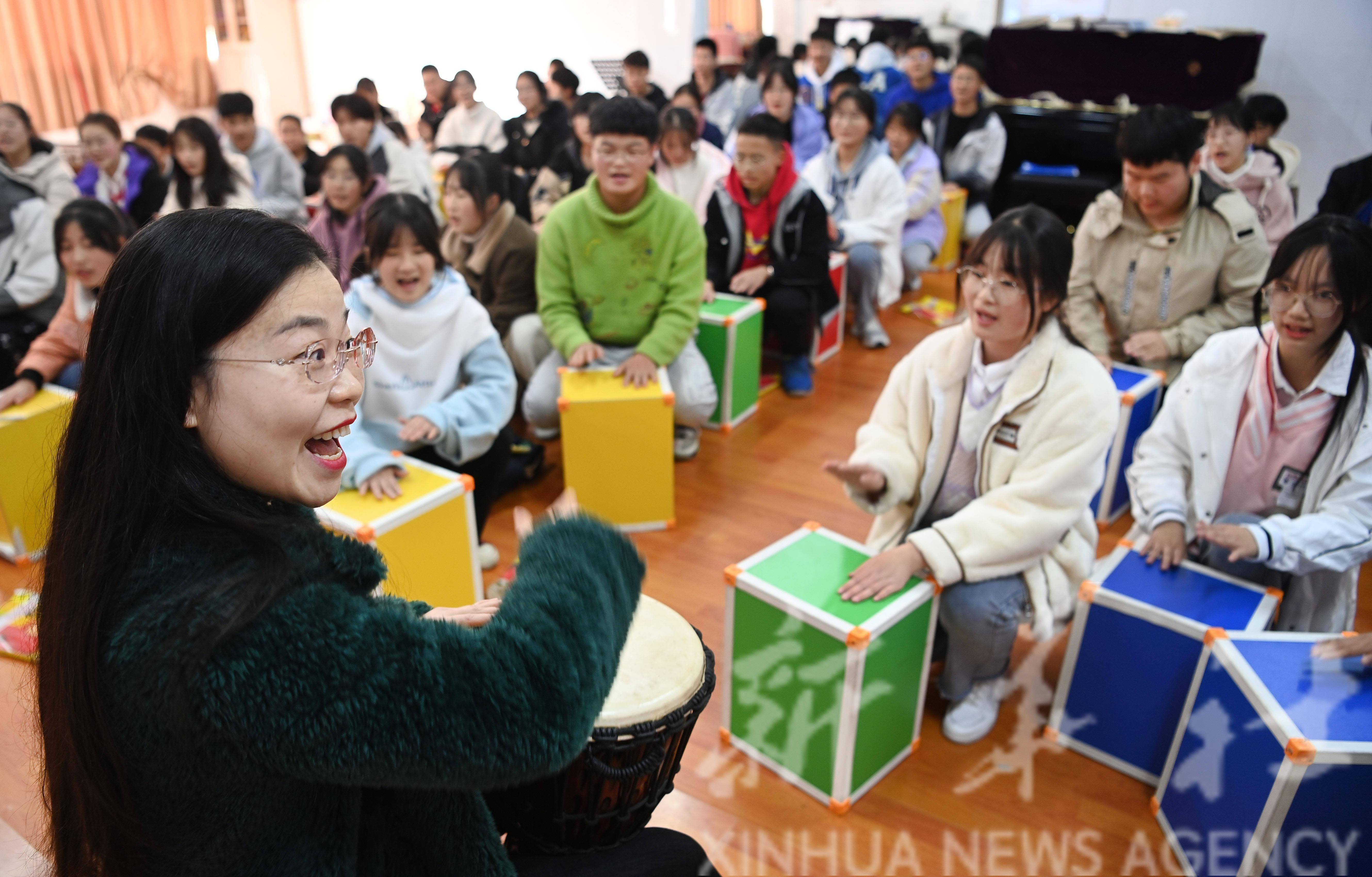 无人机|“挂在半山腰的学校”的素质教育