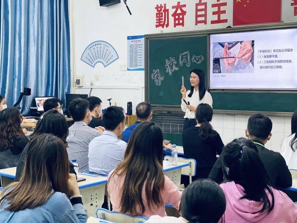 家校携手同行 同心共育美好——惠州市东湖双语学校召开期中家长会