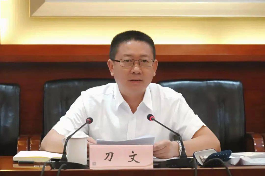 州长刀文,中国铁路昆明局集团有限公司党委书记,董事长王耕捷出席签约