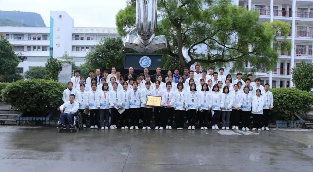 忻城县高级中学2021级"筑梦班"开班典礼11月18日,忻城县高级中学2021