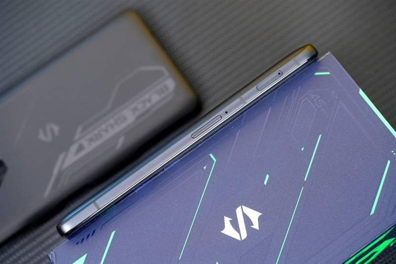 跑分首次破百万！黑鲨4S Pro评测：武装到牙齿的游戏机皇