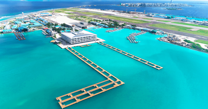 改建西机坪位于马尔代夫维拉纳国际机场现有航站楼东侧,现有跑道西侧