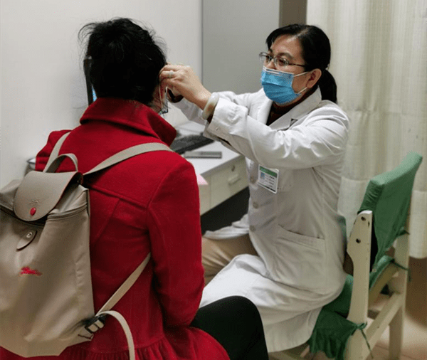 服务|【我为群众办实事】针灸专家义诊，服务百姓健康