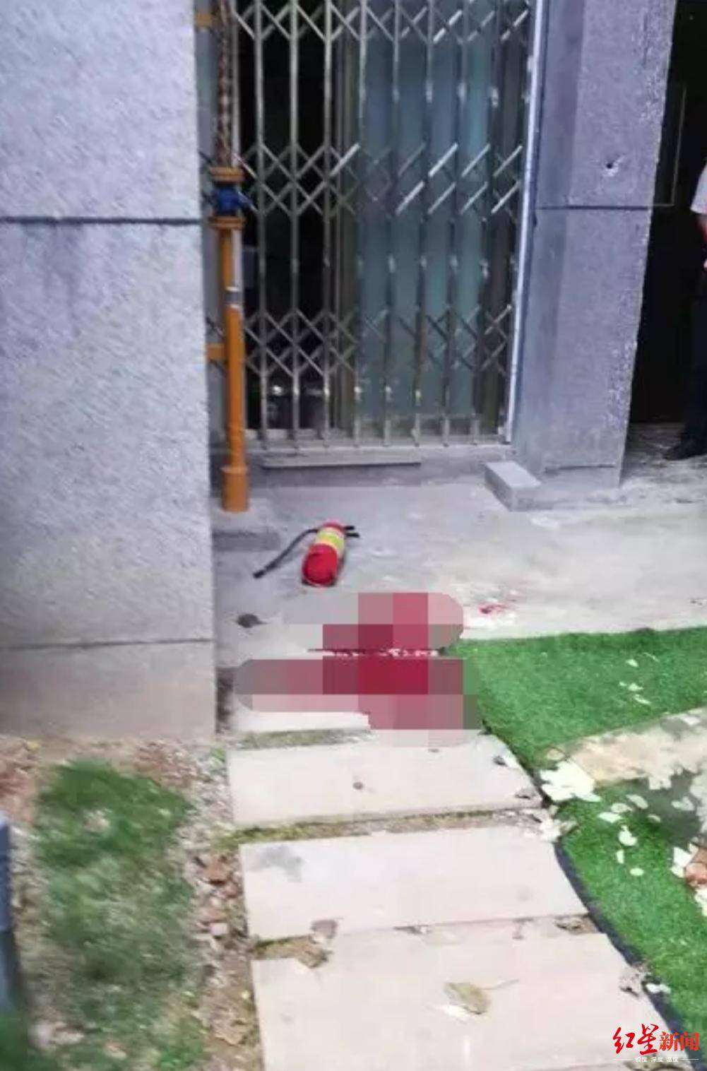 10岁男童高空抛灭火器砸死人死者家属将起诉男童监护人和物业