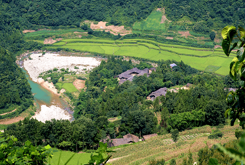 铁矿镇泥溪沟村:峡谷风景 世外桃源_大院