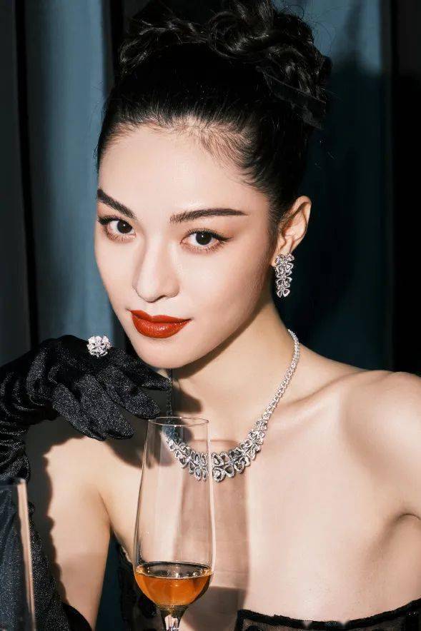 面的女明星们亲身力证“腮红是妆的灵魂”！