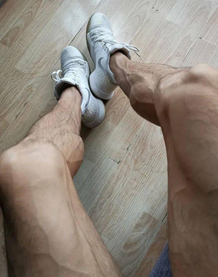 男生肌肉腿 男性图片