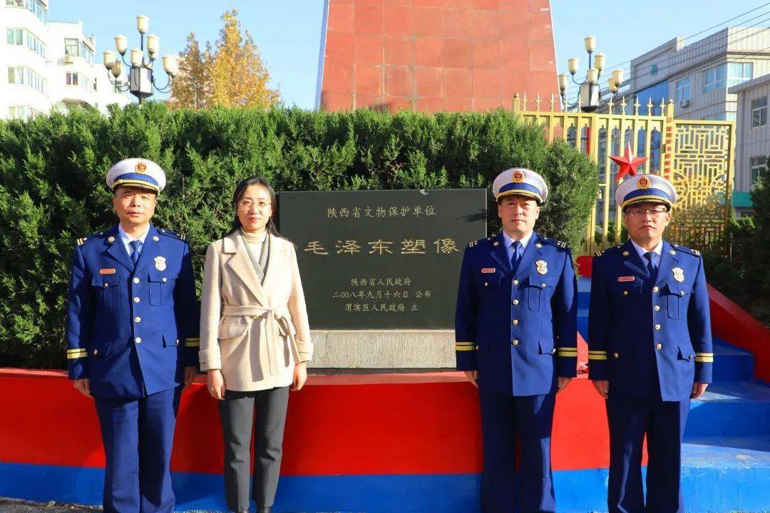 揭牌仪式上,渭滨区区委常委,宣传部部长吴晶作讲话.