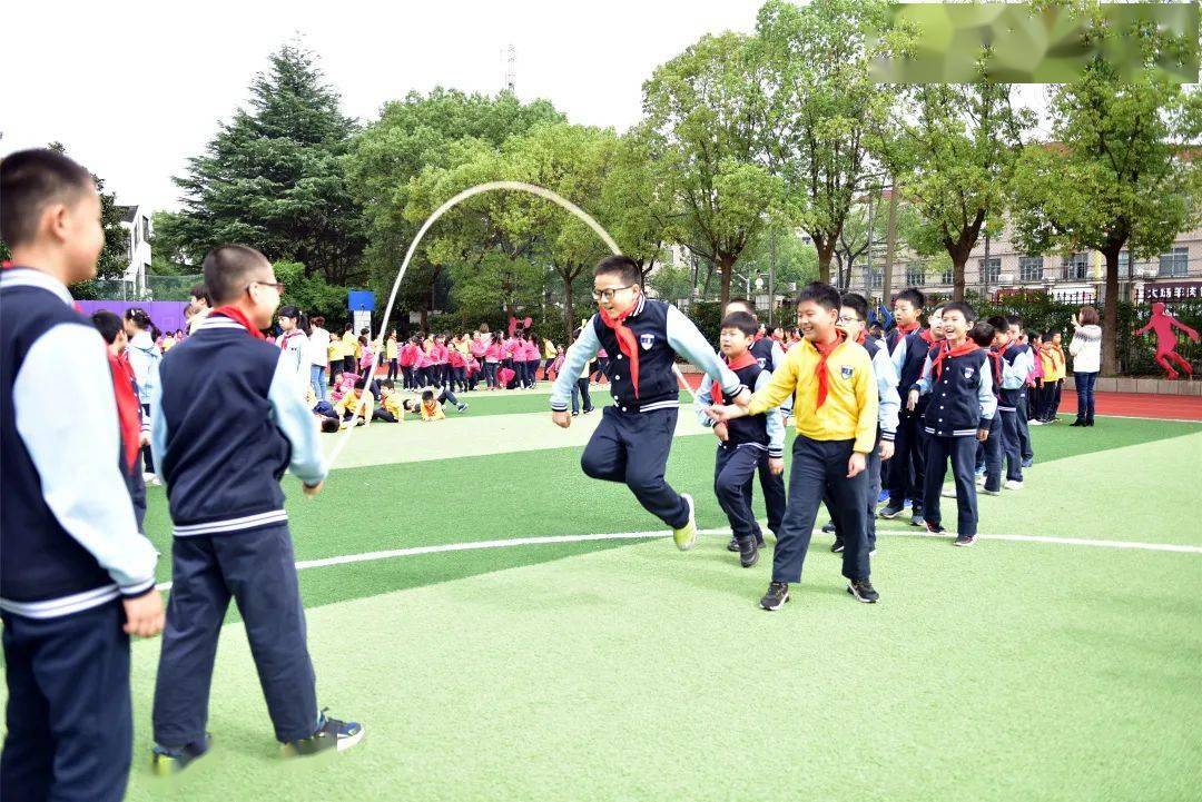 操场上的学校丨长宁区绿苑小学体教融合让操场成为孩子成长的沃土