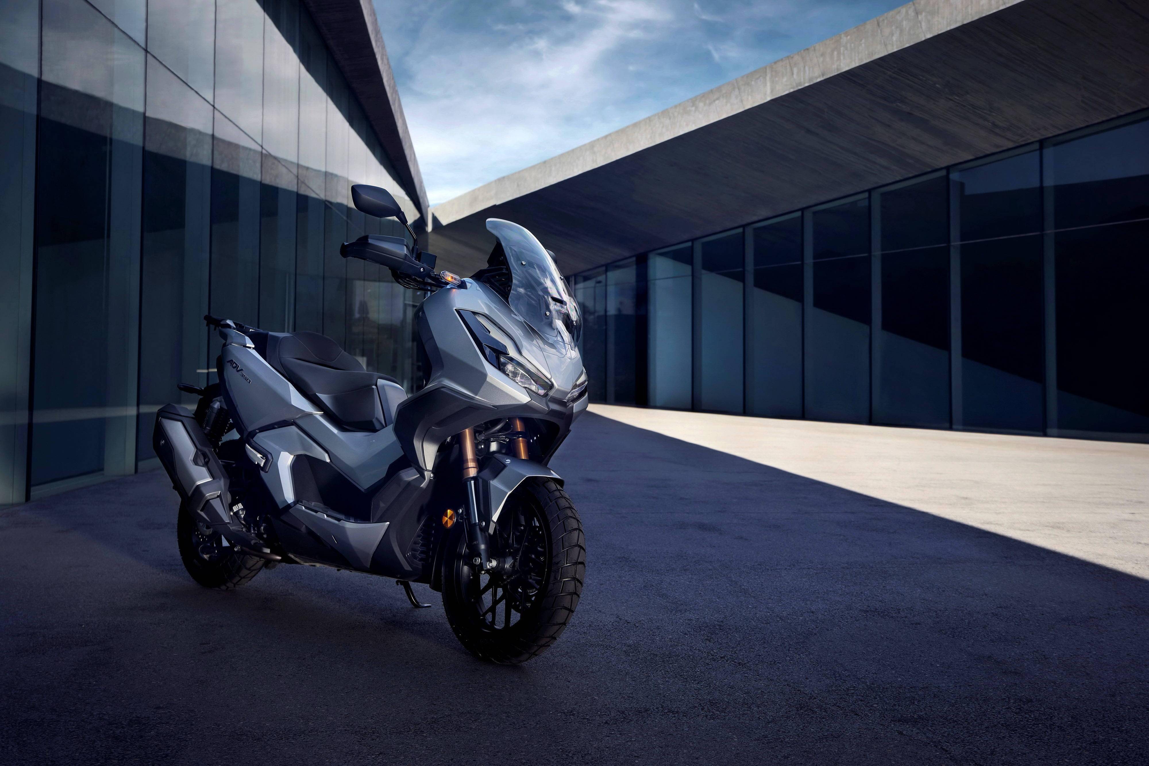 honda 全新跨界踏板 adv350 户外特写