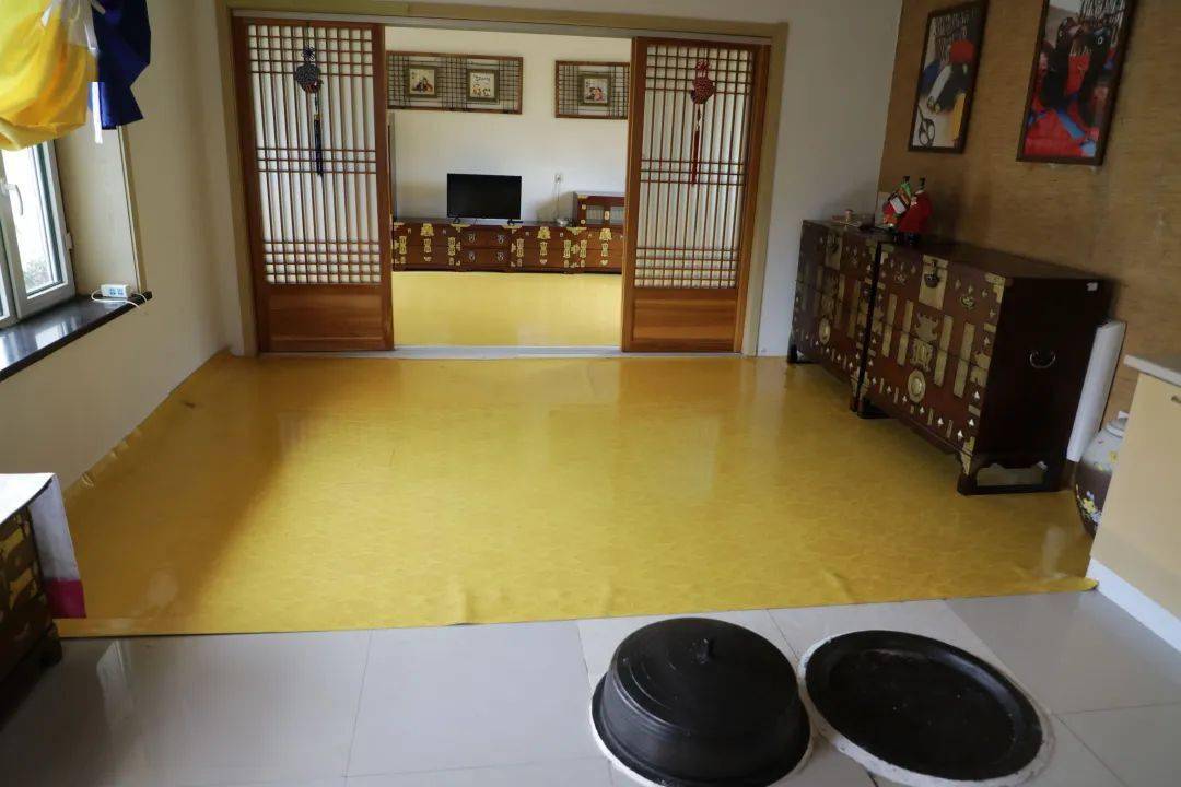 民宿内朝鲜族传统火炕非常有特色,冬暖夏凉的感觉太美好.