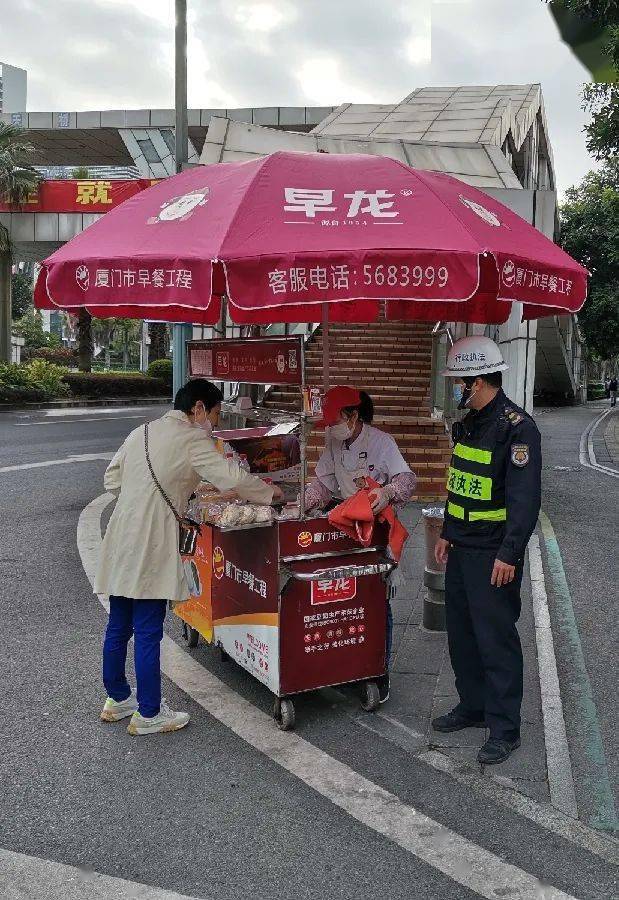 执法人员|曝光台 | 城管“不打烊”，督促早餐点规范经营