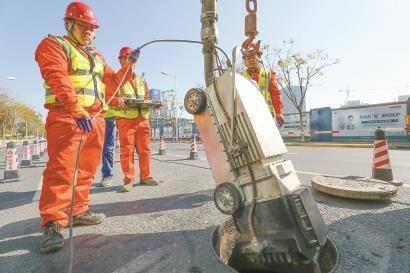 全国首台智能管道机器人在上海正式投入使用