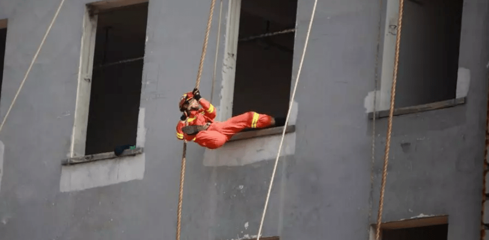 女童|24岁消防员去世，送别现场画面戳痛所有人：他原本3个月后就要结婚了…