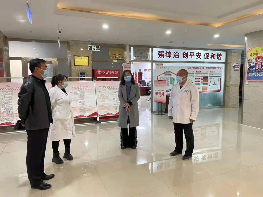 东胜区卫健委主要领导对基层疫情防控工作进行督导检查