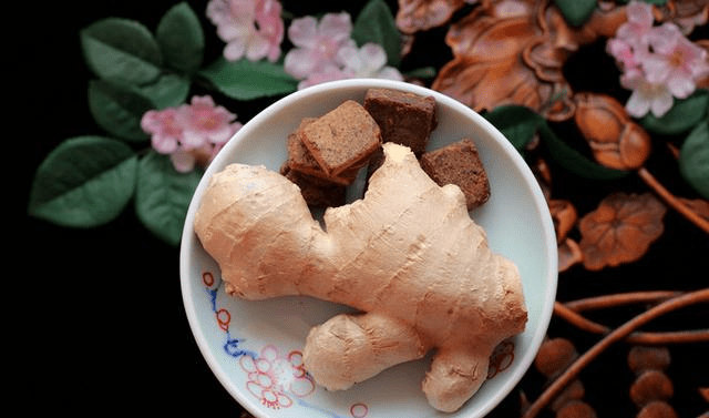 姜红糖不用买 90岁奶奶教我在家做 把生姜和红糖蒸一蒸 真省事 做法