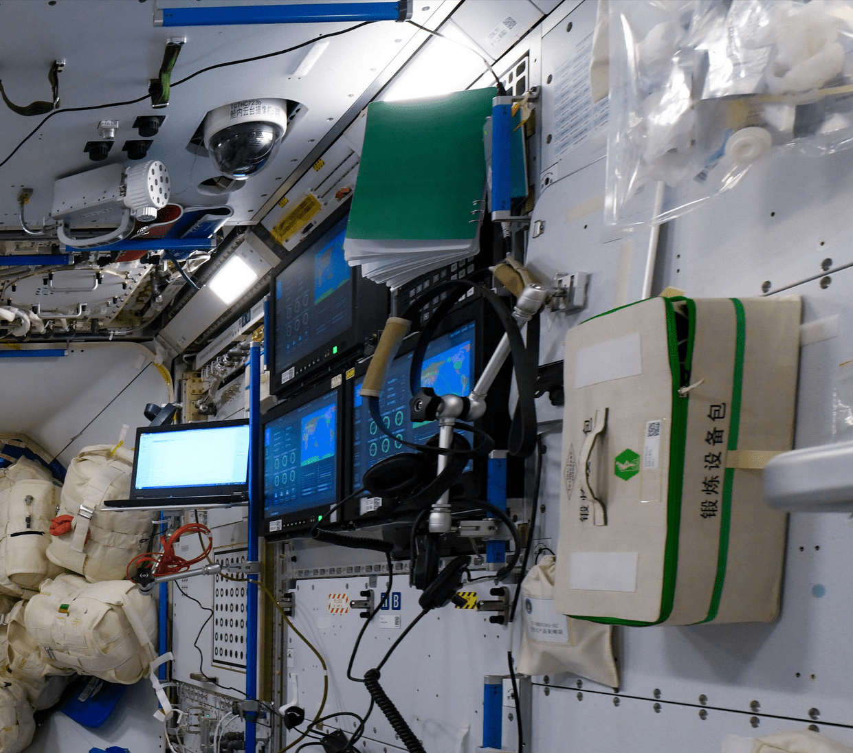 空间站舱内高清画面公开王亚平真仙女某品牌笔记本电脑出镜