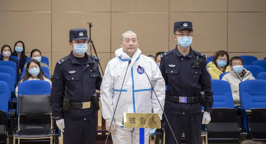 金融系统正厅级干部杨明基受贿三千万受审为过审计曾向副司长行贿