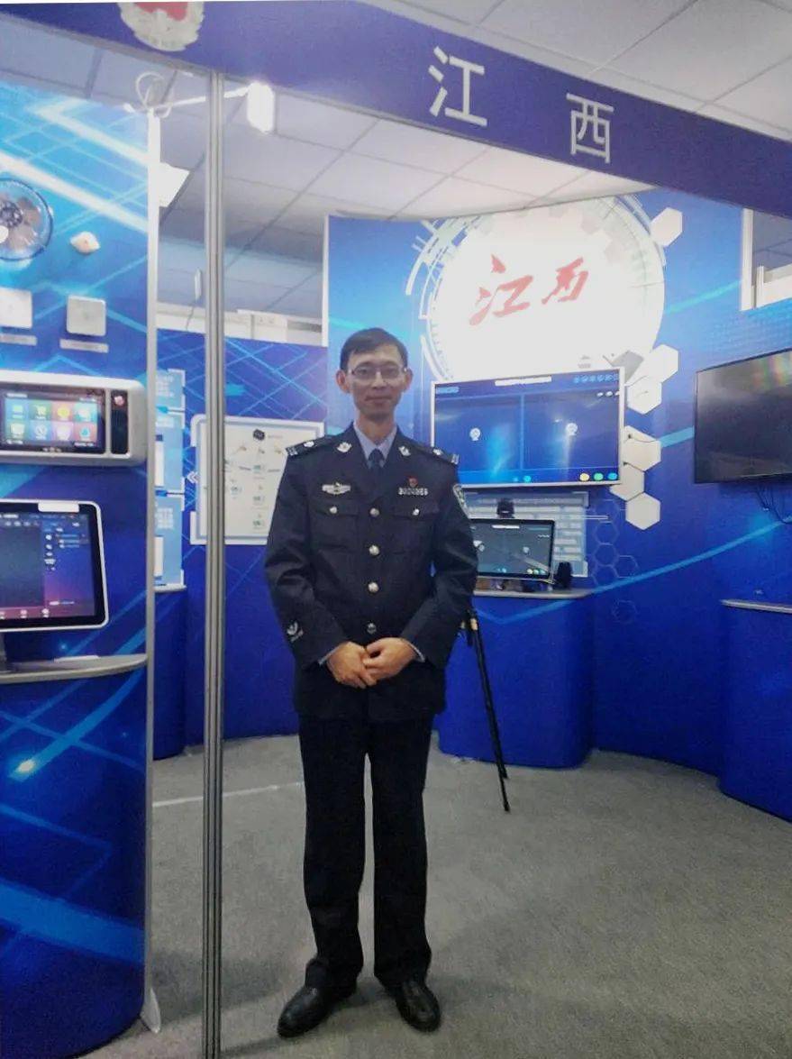 1970年,父亲来到赣州监狱工作,直到2011年才退休,在这四十余年间,父亲