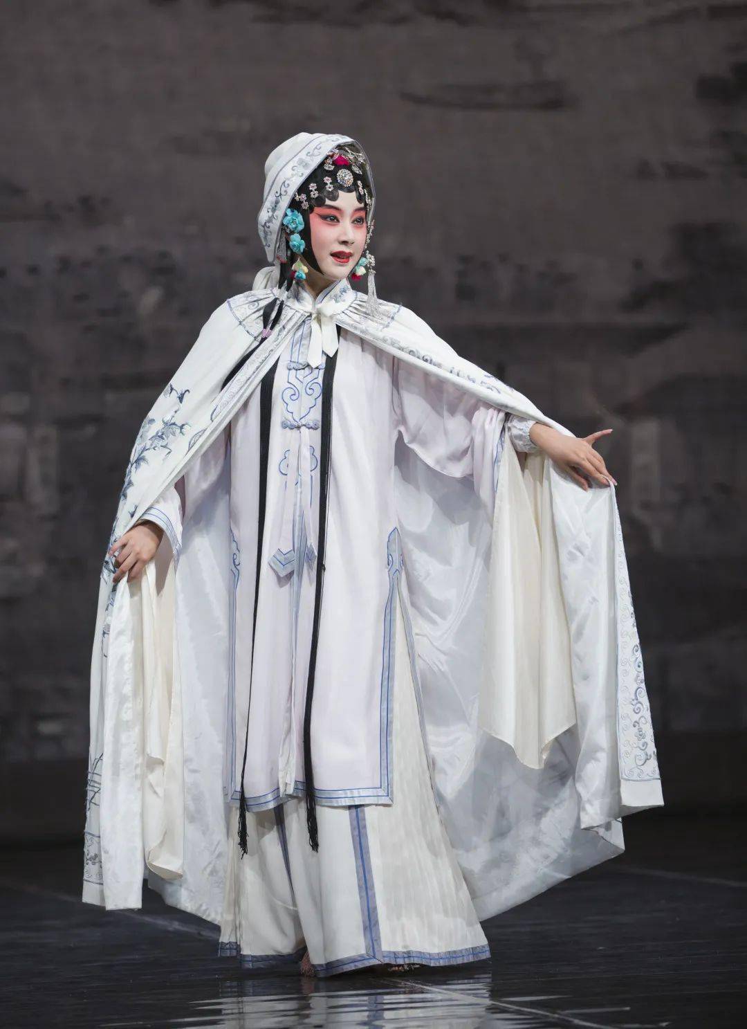 开票施夏明单雯领衔昆剧1699桃花扇借离合之情写兴亡之感