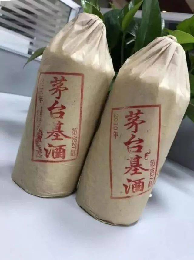 茅台酒基酒的储存容器是什么