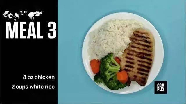 Sean|作死小伙挑战巨石强森5000卡饮食，结果吃到吐了......