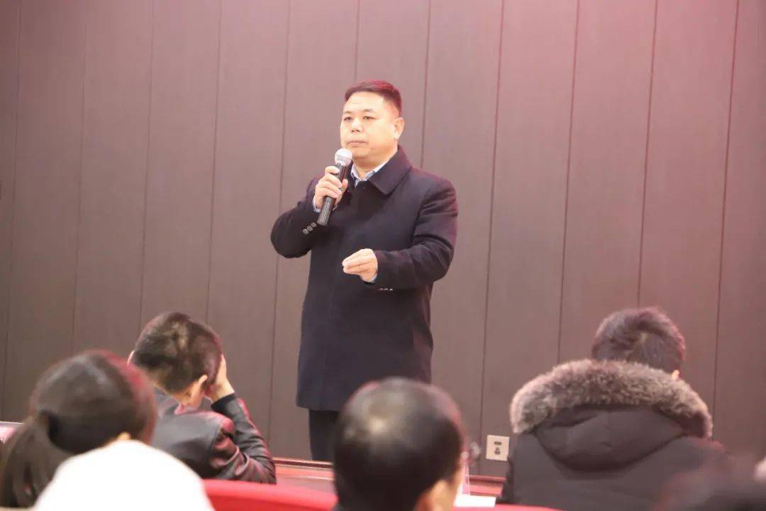 吾辈自强remember高阳中学业务副校长对参赛同学进行了激励:演讲展示