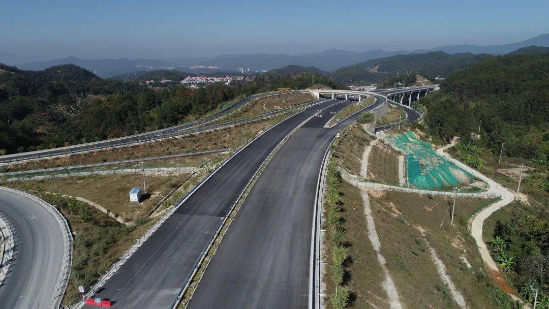 重磅靖永高速实现全线双幅顺利贯通