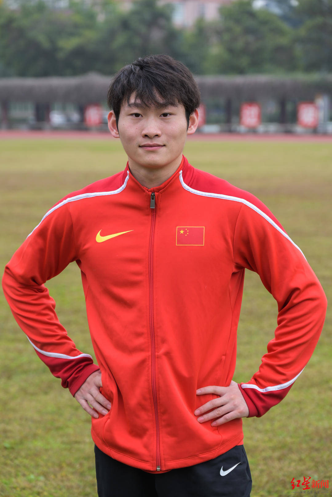 00后接棒短跑小将何宇鸿快过当年苏炳添最快00后渴望继续突破