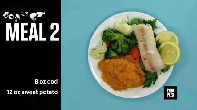 Sean|作死小伙挑战巨石强森5000卡饮食，结果吃到吐了......