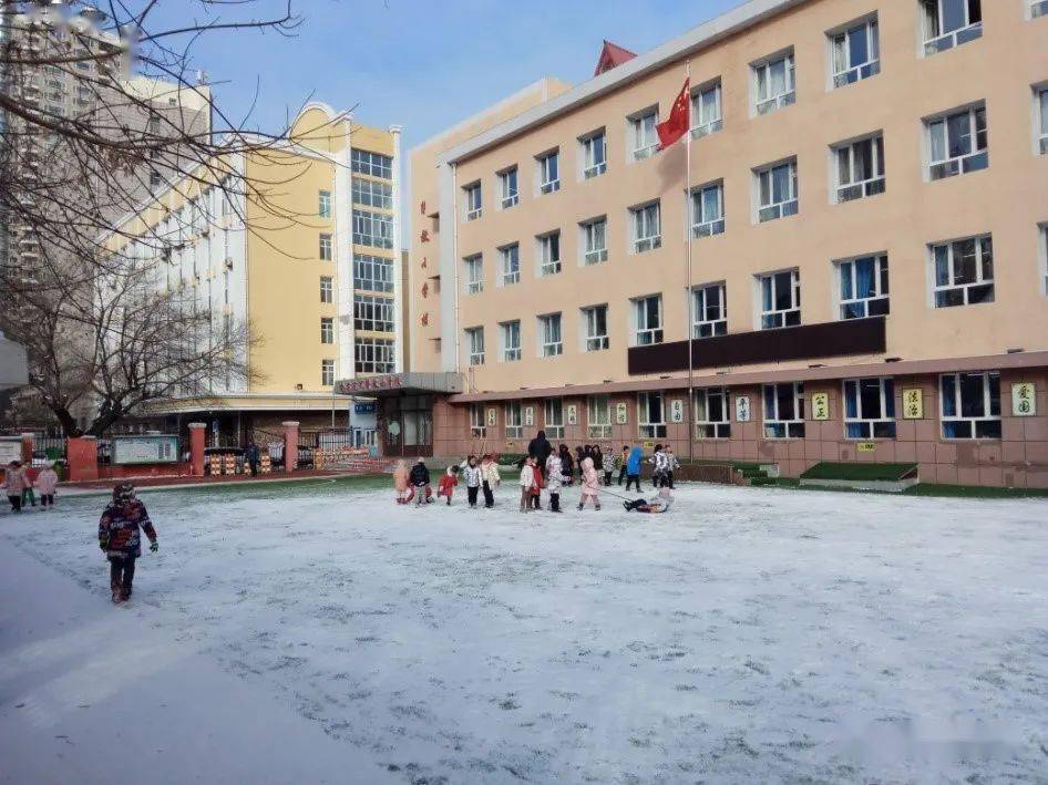 图5,现哈尔滨市解放小学校(王宝滨摄)解放校当时是平房,操场挺大,有一