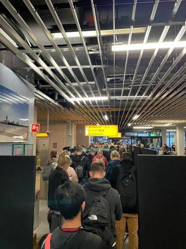 香港|最擔心的事發生了！香港已發現多例！南非飛這里兩班機，驚現61陽性！鐘南山最新研判！中疾控：我國若采用美式防疫，每日新增將超63萬