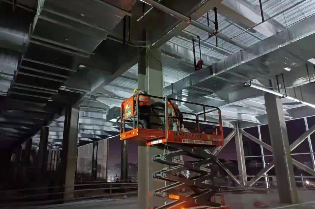 火热的建设氛围我们一起到现场全力全速推进标准化厂房建设奋战一线