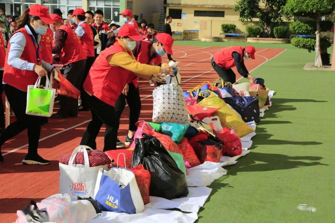 暖冬!闲置衣物募集捐赠公益活动进行中