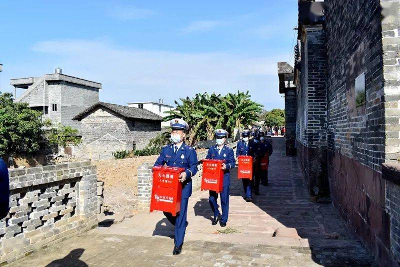 鎮龍門村,鎮隆鎮富藏村中團屯舉行