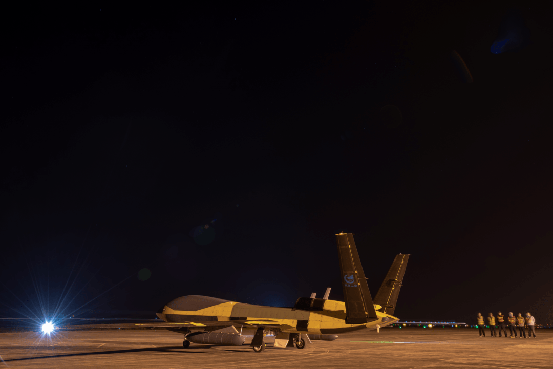 我国“翼龙”-10 无人机搭载气象探测载荷，完成应急探测试验任务