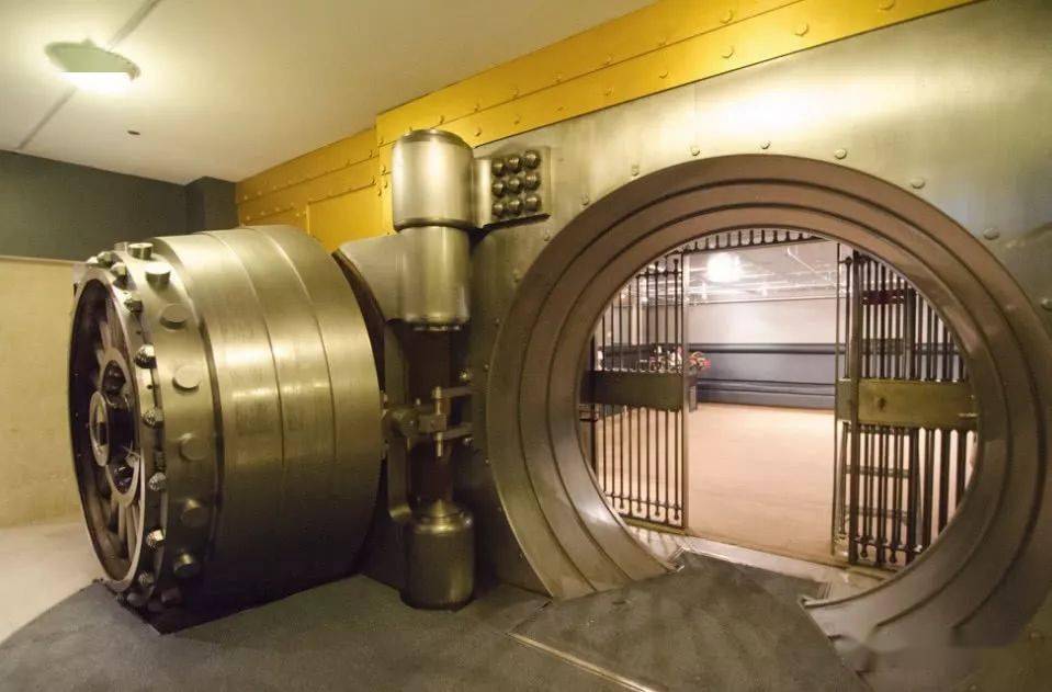 一米多厚的金库门,重几十吨,厚重复杂的机械结构!_混凝土_银行_墙板