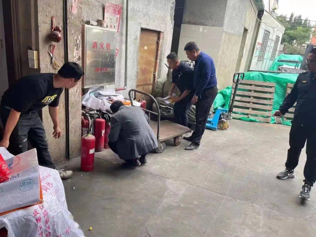 安全生产市城市管理局副局长施少峰带队到安海镇开展三合一场所专项